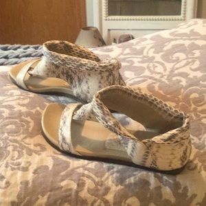 Donald J Pliner Sandels